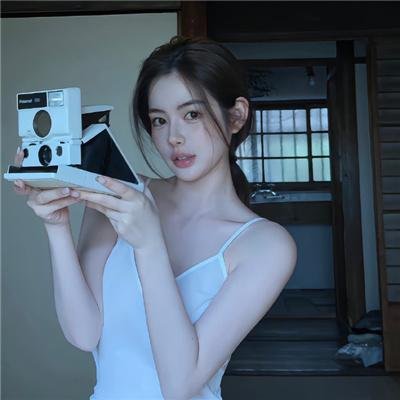 娇憨女郎